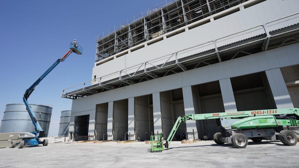 Izgradnja postrojenja za energetsko iskorišćenje otpada je u toku, oprema je isporučena, 85% radova je izvedeno. Predstoji faza testiranja i procesi pripreme za puštanje postrojenja u rad.